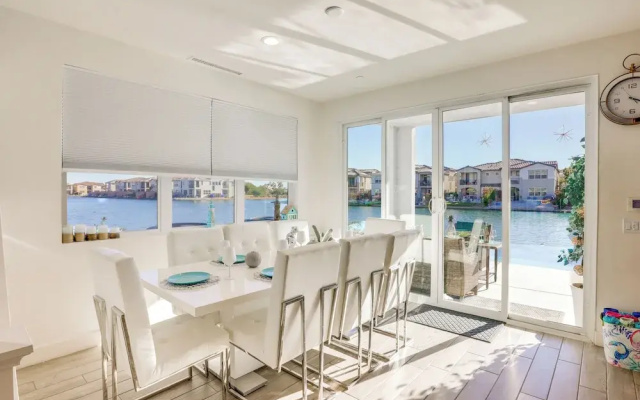 Lake & Mountain Views: Indio Oasis w/ Pool