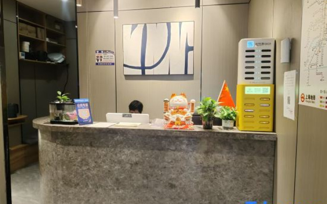 Ru Yuan Hotel (People's Square Changzheng Hospital)