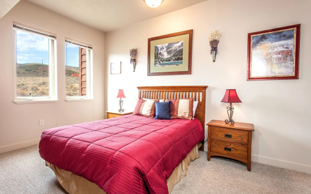 Crestview Condominiums by All Seasons Resort Lodging