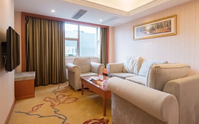 Vienna International Hotel (Shenzhen Bantian Yangmei Metro Station)