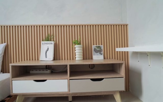 Pleasant White 3Br At Bassura City Apartment