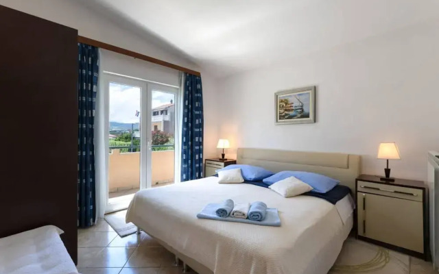 Bright and Spacious Apartment With Terrace in Kastel Stafilic