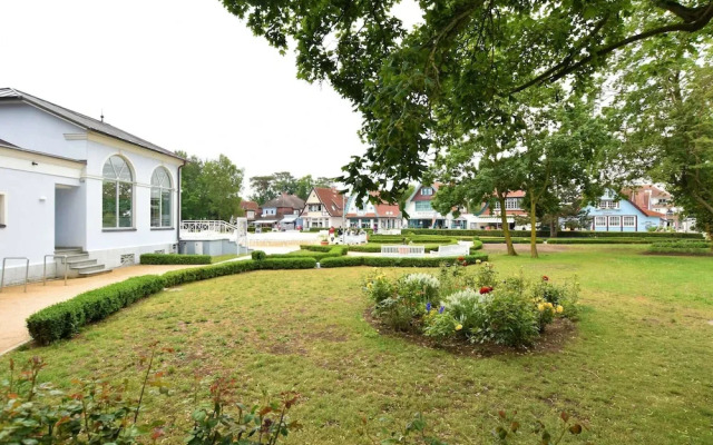Spacious Bungalow near Sea in Grundshagen