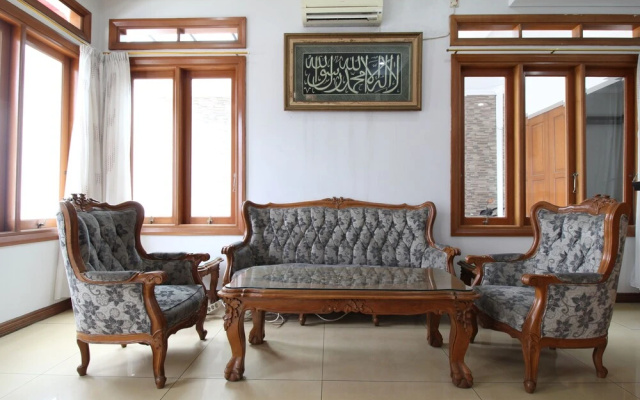 Airy Eco Kebon Jeruk Kelapa Dua Raya 5 Jakarta