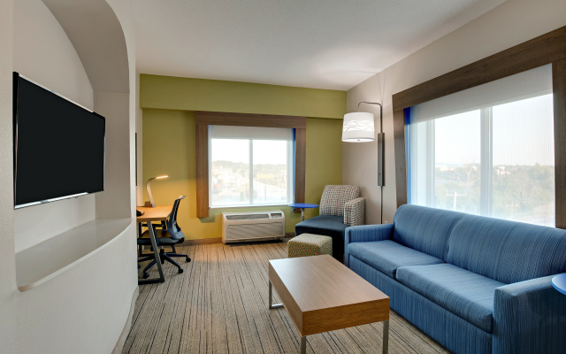 Holiday Inn Express Hotel and Suites Nashville-Opryland by IHG