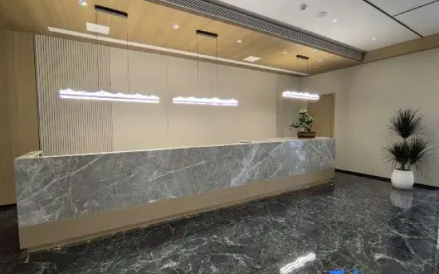 Home Inn Plus Pax Hotel (Xi'an Tianwang Metro Station)