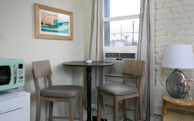 Charming Studio near Downtown! CDC Sanitized!
