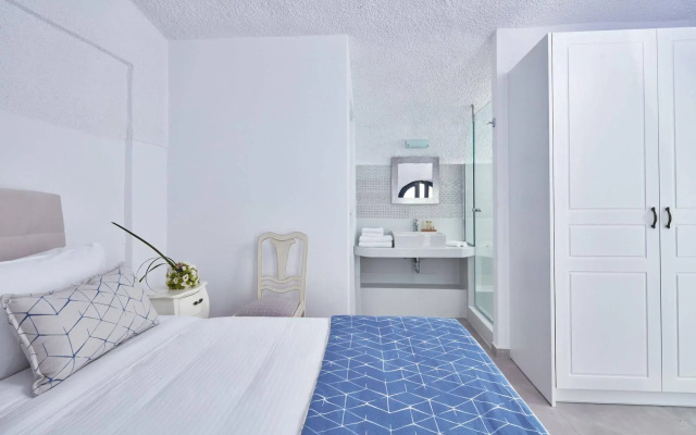 La Maltese Oia Luxury Suites