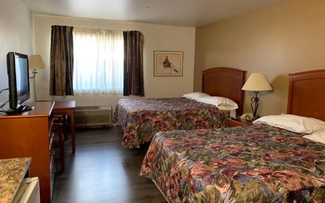 Toppenish Inn and Suites