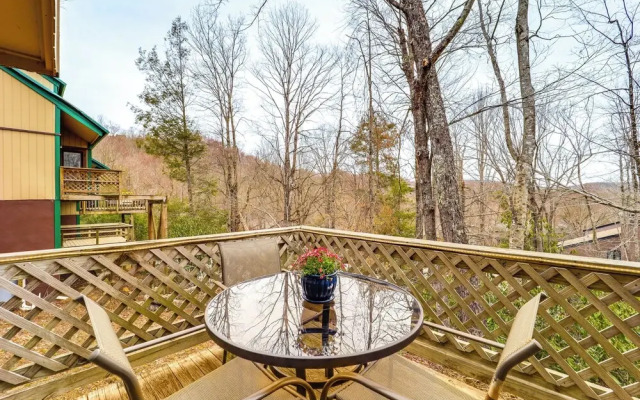 Hike, Sip & Stay Awhile! Sugar Mountain Getaway