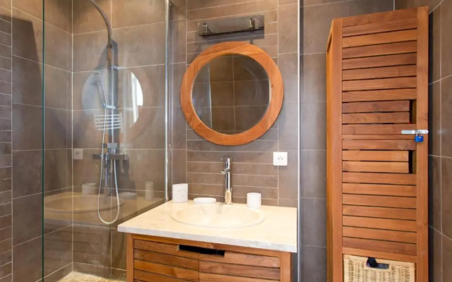 Nice & bright studio with veranda & parking in Villeneuve-Loubet - Welkeys