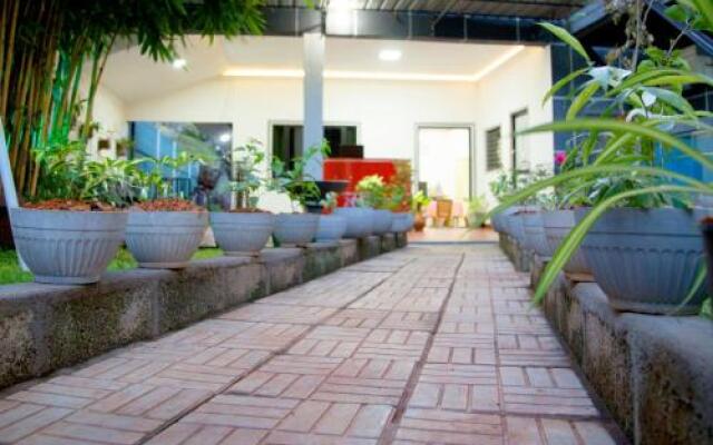 Отель Chanuka Family Resort вид на фасад