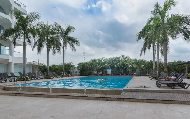 Deluxe Condo W Amenities & Beach