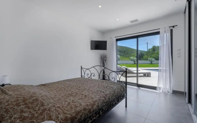 Villa With Heated Swimming Pool spa gym and Cinema