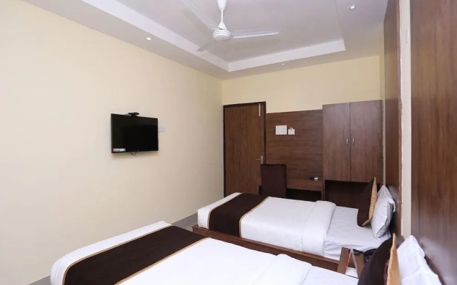 OYO 9814 Hotel Parnil Palace 2