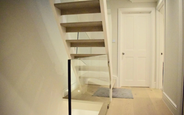 Luxurious 2 Bedroom Penthouse in Notting Hill