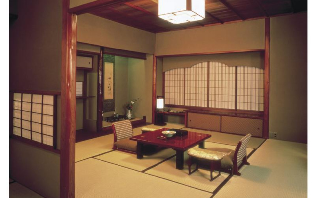 Hiiragiya