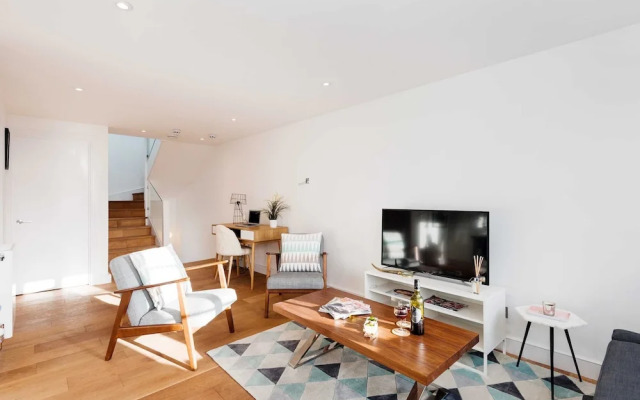 The Lillie Road Residence