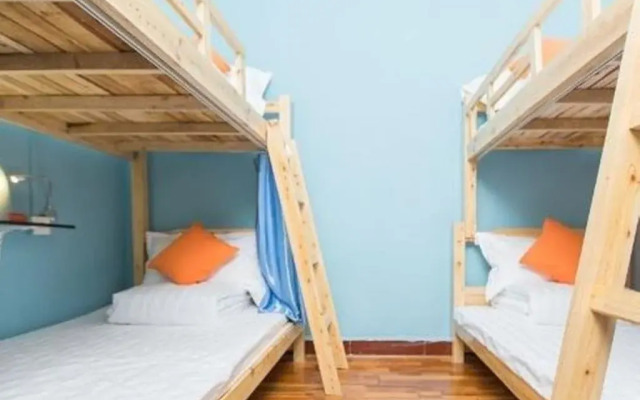 Zhuangse Chengdu Youth Hostel