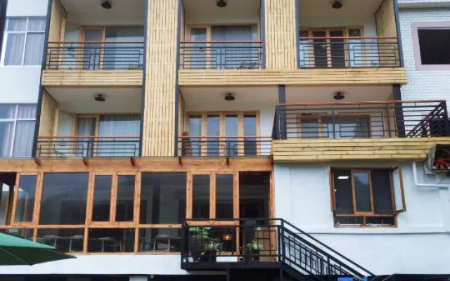 Moshang Huakai Hostel