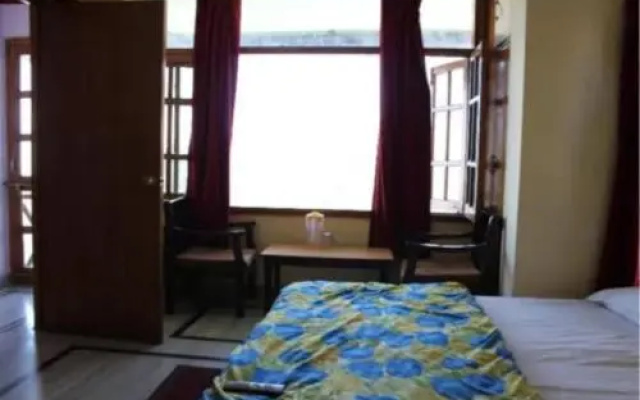 Pleasant Stay Near Library