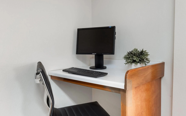 Howard Johnson Hotel & Suites by Wyndham Oacoma