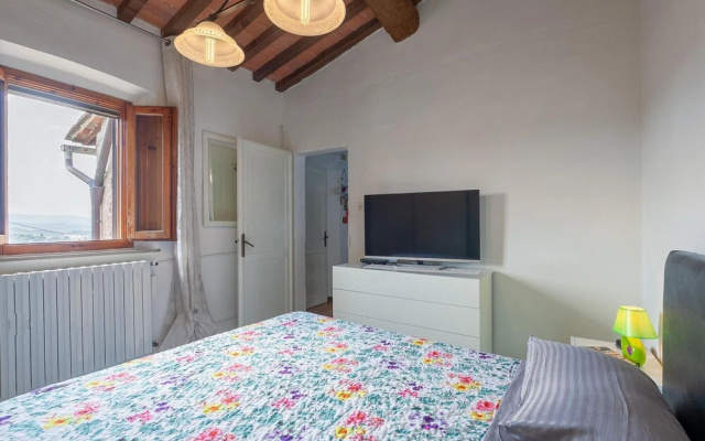 Stunning Home in Montefoscoli With 2 Bedrooms and Wifi