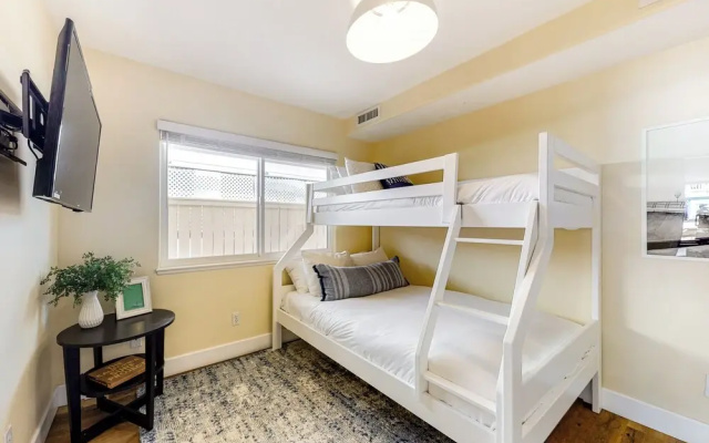 Walk to Mission Beach: Centrally Located Townhome