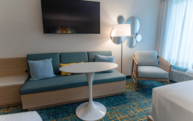 Howard Johnson by Wyndham Anaheim Hotel and Water Playground