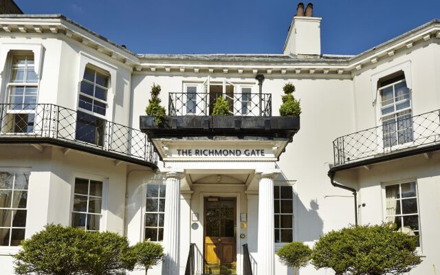 Richmond Harbour Hotel & Spa вид на фасад
