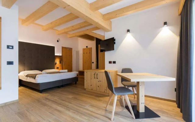 Arnica Mountain Hotel