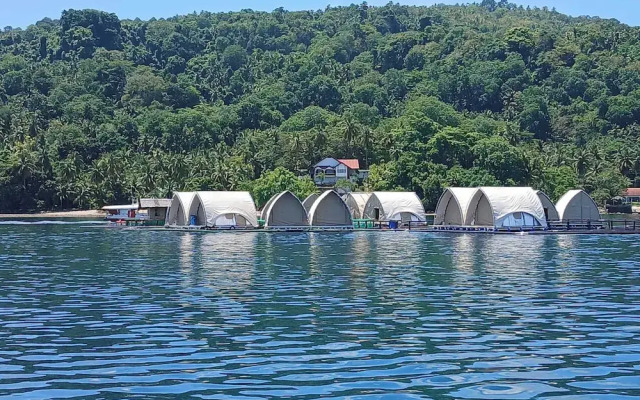 Floating Home in Reef Resort Unit 8