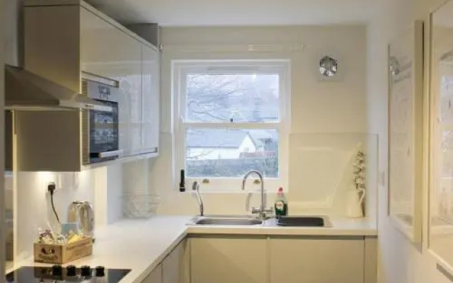 12a Elm Court