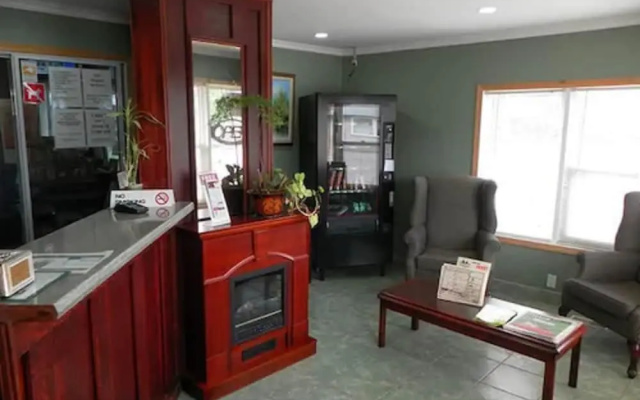 Super 7 Motel