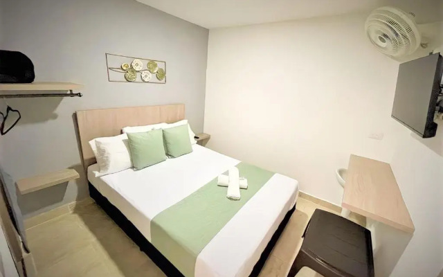 Hotel 12 Nights