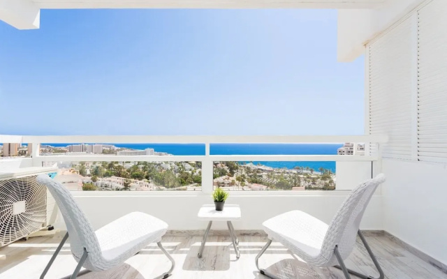 1107 Bright Modern Apartment with Spectacular Sea Views