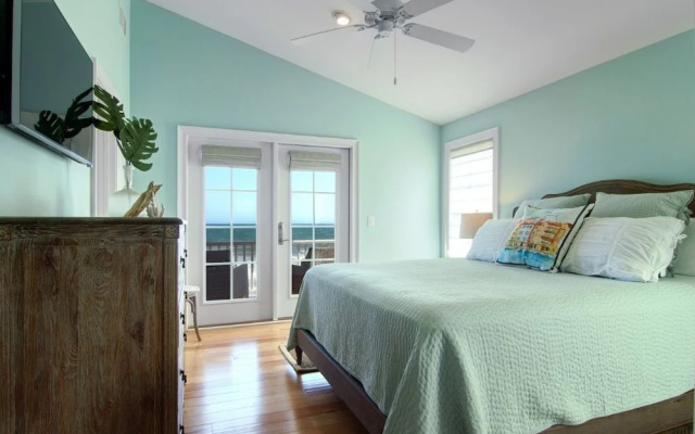 Latitudes - 5 Br Home
