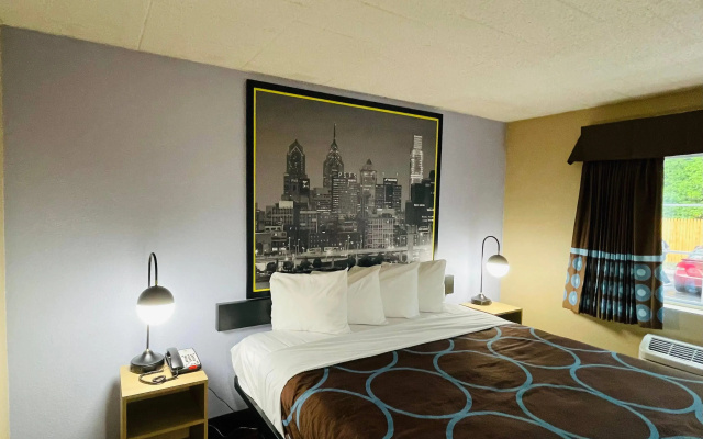 Super 8 by Wyndham Gloucester