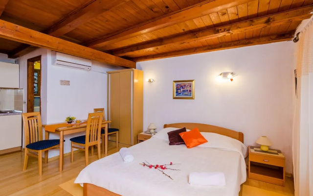 11 Stars Apartments