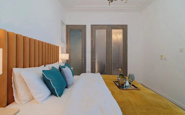 Top-Floor Romanian Athenae 2BR Apartment, Quiet City Views