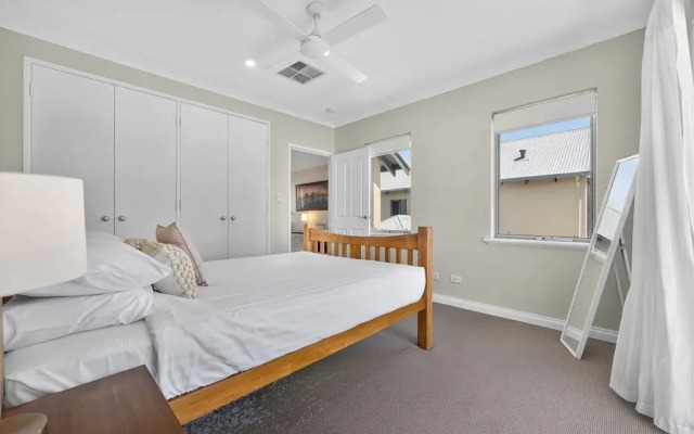 3-bedroom Escape With Outdoor Living Area