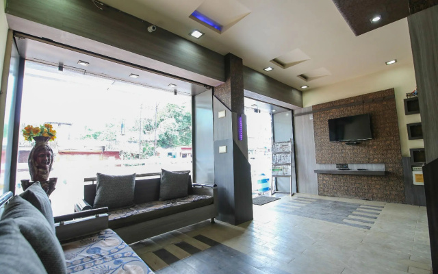 OYO 15887 Hotel Kanak