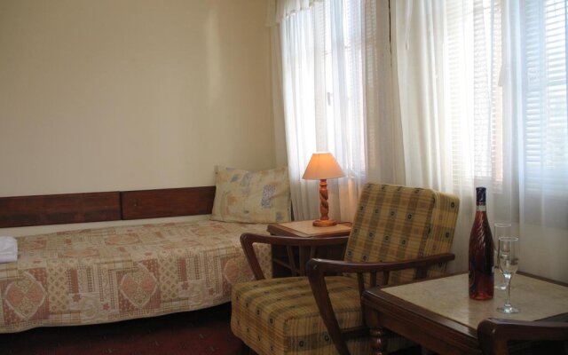 Отель Family Hotel Regina Болгария, Тырговиште - отзывы, цены и фото номеров - забронировать отель Family Hotel Regina онлайн комната для гостей