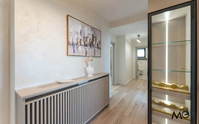 MoHost Valcom - Luxury Skyline Penthouse