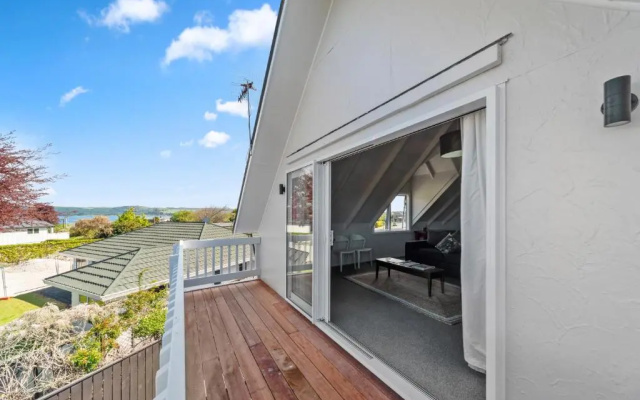 Relax on Rainbow - Taupo Holiday Home