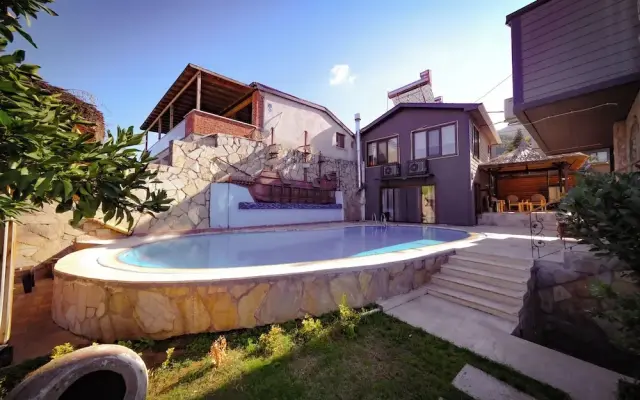 Villa Lake Paradise