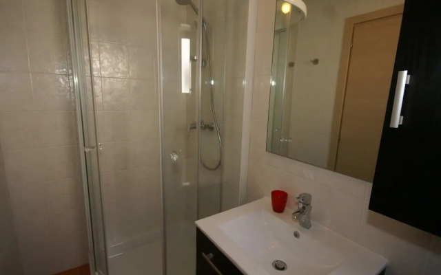 Comfortable Apartment in Vinkuran near Beach