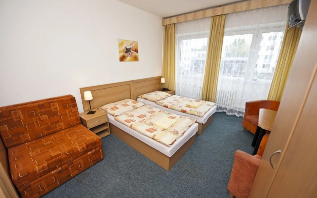 Hotel Plus