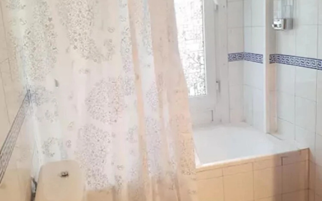 Studio in Madrid, With Wonderful City View, Balcony and Wifi