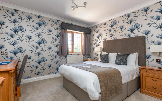 De Rougemont Manor Hotel & Suites
